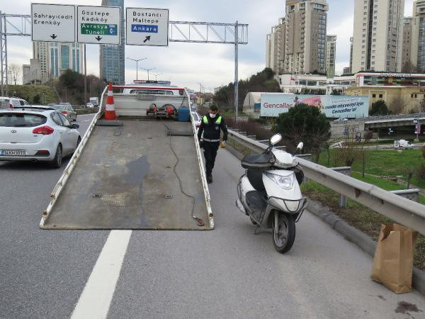 İstanbul'da korkunç kaza! Bariyerle çarpıp sürüklendi feci şekilde öldü - Resim: 0