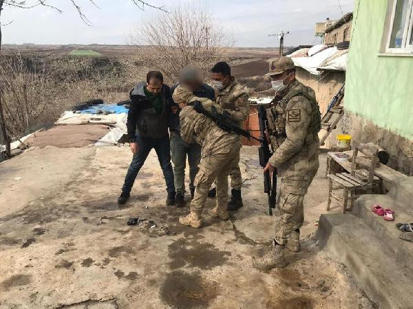 Diyarbakır'da hareketli saatler! Özel ekip, Süreyya'nın katili eşini saklandığı ahırda yakaladı - Resim: 0