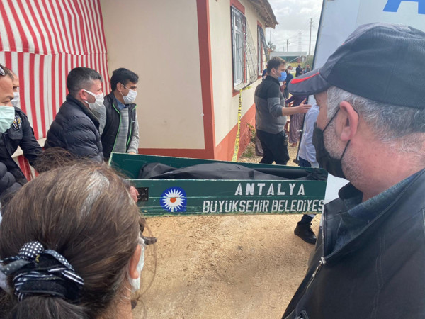 Antalya'da mutfağa giren koca hayatının şokunu yaşadı! Gözyaşlarına boğuldu - Resim: 0