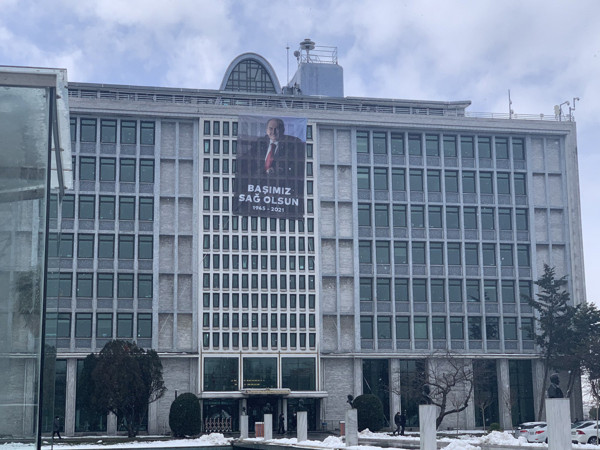 İstanbul Büyükşehir Belediyesi'nden Kadir Topbaş vefası! Afişi asıldı - Resim: 0