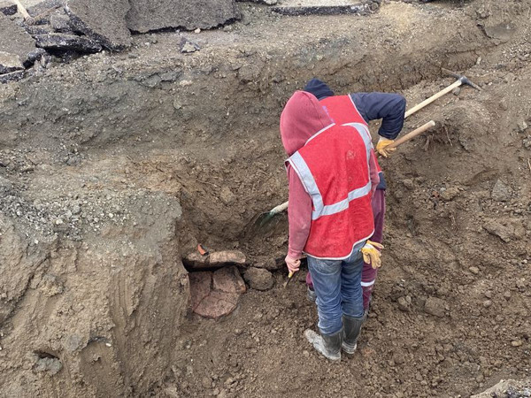 Düzce'de İSKİ kazısında ortaya çıktı çalışma durduruldu! İnceleme başlatıldı - Resim: 1
