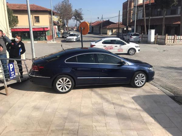 CHP'li Başkan Birsen Çelik'in makam koltuğu ve aracı haczedildi - Resim: 0