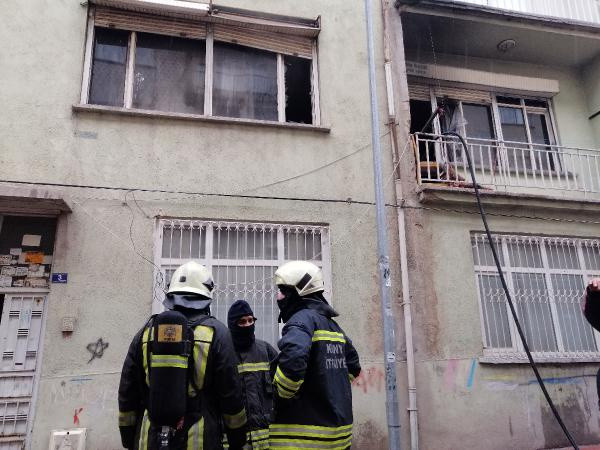 Konya'da alevler daireyi sardı! 8'i çocuk 10 kişi hastanelik oldu - Resim: 0