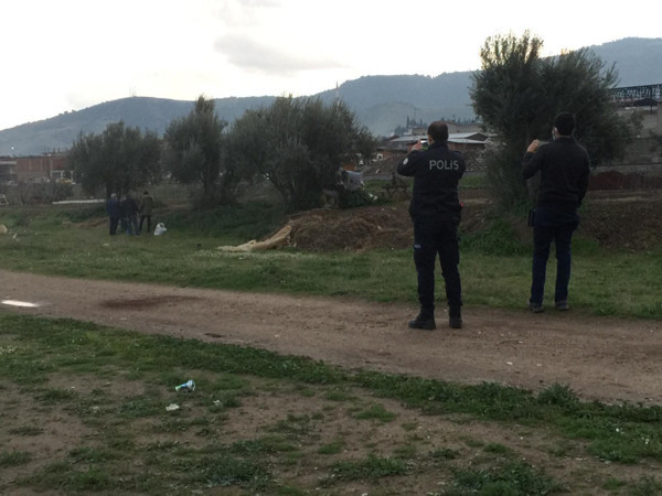 Manisa'da fidan dikmek istedi toprağı kazınca şok oldu! Gören telefona sarıldı - Resim: 0