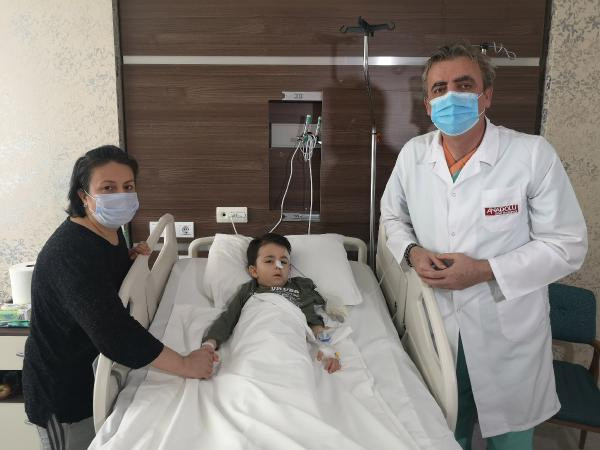 İstanbul'da karın ağrısıyla hastaneye gitti! Bağırsağından çıkanlar şok etti - Resim: 1