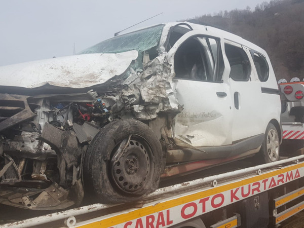 Kızının cenazesine gidiyordu! Trabzon'da feci kaza: Yaralılar var - Resim: 0