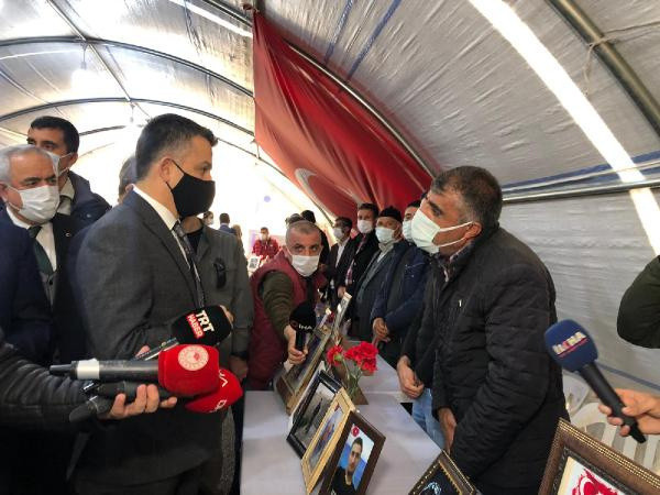 Tarım ve Orman Bakanı Bekir Pakdemirli'den evlat nöbetindeki ailelere ziyaret - Resim: 0