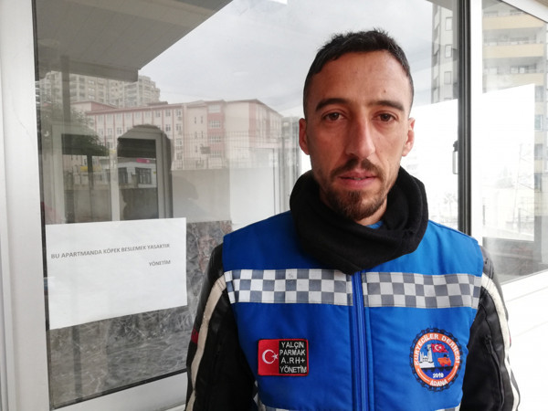 Adana'da apartmanda skandal yazı: İlk defa böyle bir şeyle karşılaştık - Resim: 0