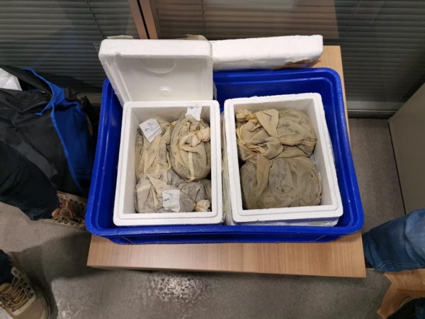 İstanbul'da havalimanında binlerce ele geçirildi! Yurtdışına gidiyordu - Resim: 0