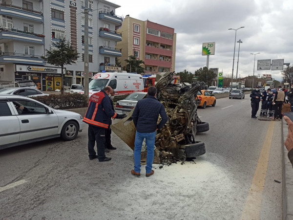 Ankara'da feci kaza! Otomobil direksiyon hakimiyetini kaybetti: Yaralılar var - Resim: 0