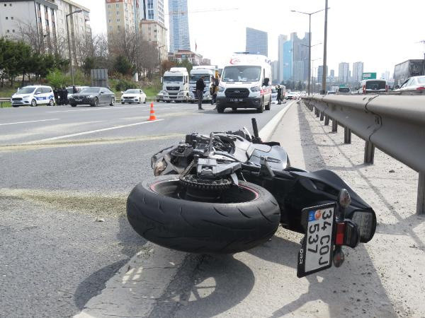 Motosiklet sürücüsü metrelerce sürüklendi hayatını kaybetti! İstanbul'da trafik kilitlendi - Resim: 0