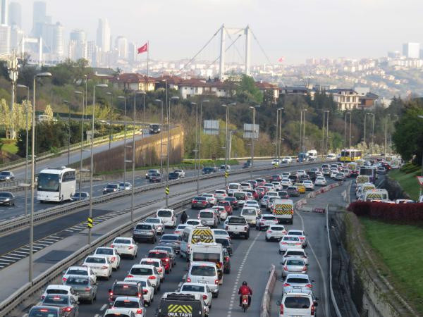 82 saatlik kısıtlama sonrası İstanbul! Trafik yoğunluğu yaşanıyor - Resim: 0