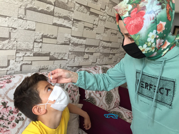 Kayseri'de küçük çocuğun hayatı karardı: Sürekli kendi gözüne yumruk atıyor - Resim: 0