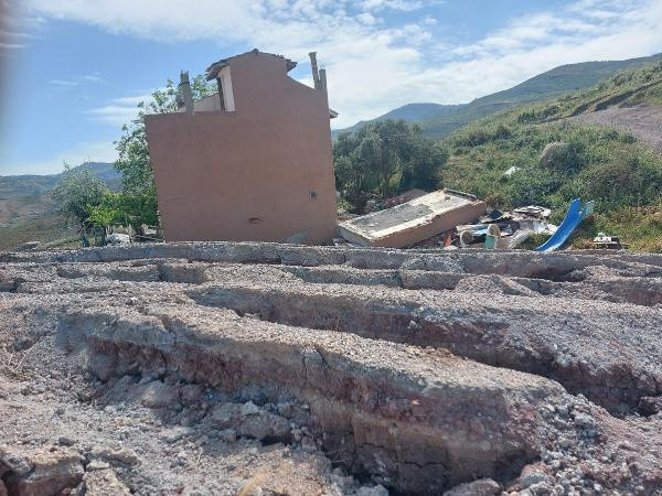 Kimse neler olduğunu bilmiyor! İzmir'de evler boşaltıldı 3 aydır... - Resim: 1