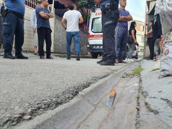Adana'da feci olay! Tartıştığı annesine ekmek bıçağıyla saldırdı - Resim: 0