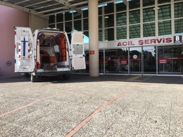 Aydın'da öfkeli genç dehşet saçtı! Babasını bıçakladı polise de... - Resim: 0