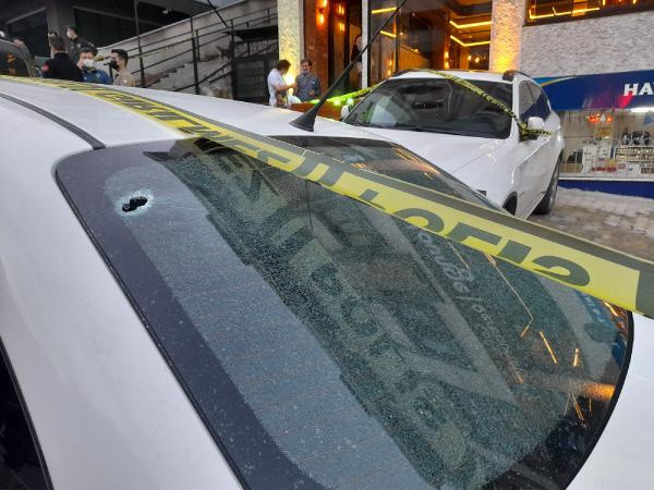 İstanbul'da kafeye silahlı saldırı! Ölü ve yaralılar var - Resim: 0