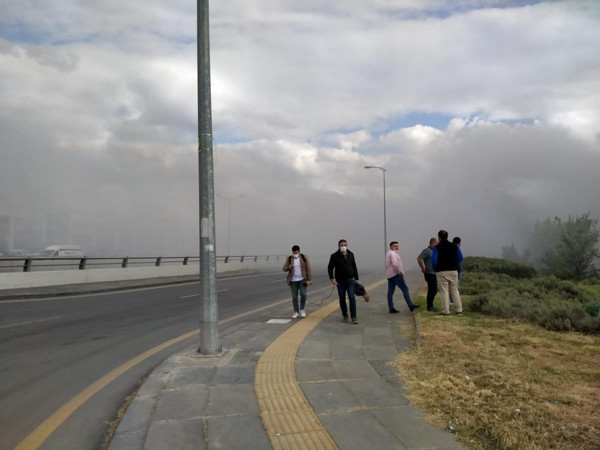 Ankara'da korkutan yangın! Dumanlar gökyüzünü sardı: Bulvar trafiğe kapatıldı - Resim: 0