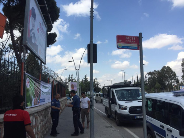 Adana'da kaldırımda yürürken hayatının şokunu yaşadı! Hastanelik oldu - Resim: 0