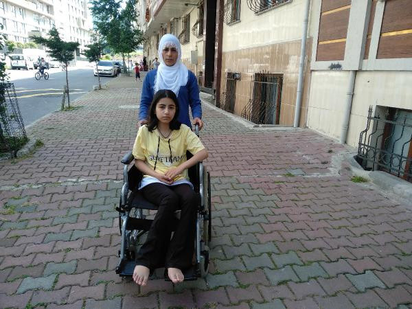 İstanbul'da makas genç kızın hayatını kararttı: Gözyaşlarım bile akmıyor - Resim: 1