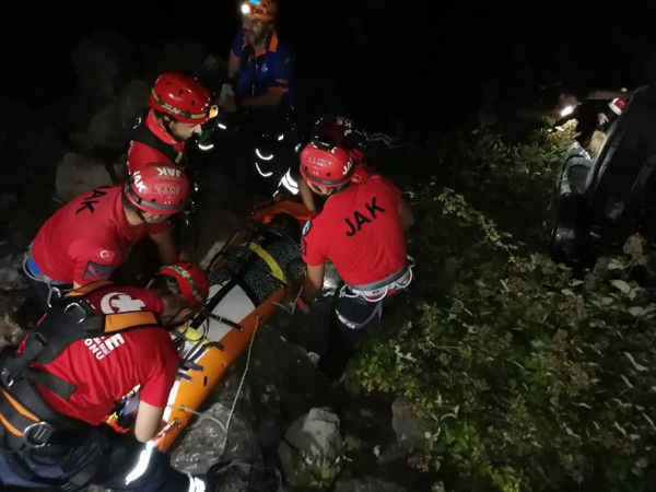 Kastamonu'da feci kaza! Ekipler seferber oldu 5 saatin sonunda kurtarıldı - Resim: 1