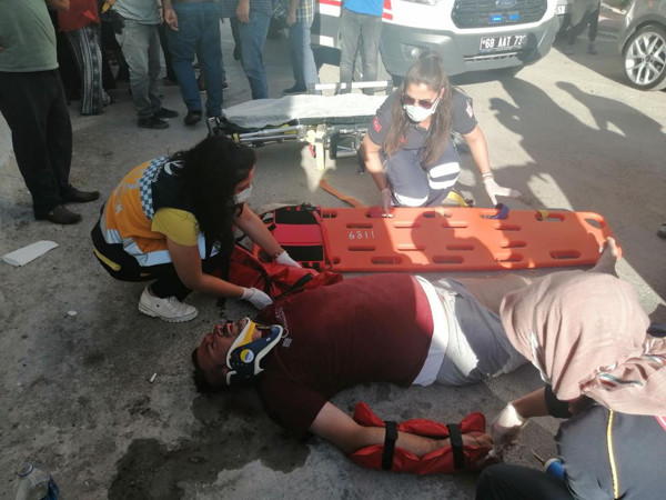 Aksaray'da sadece hava almak istemişti! Her şey bir anda oldu: Yere çakıldı - Resim: 0