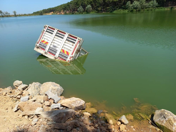 'Taş getirin' dedi ama taş gelene kadar olanlar oldu! İstanbul'da akılalmaz kaza - Resim: 0