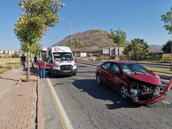 Kayseri'de feci kazada araç hurdaya döndü! Can pazarı yaşandı - Resim: 0