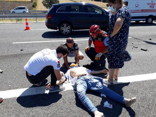 Araç, arızalanan araca çarptı! Balıkesir'de feci kazada can pazarı - Resim: 1