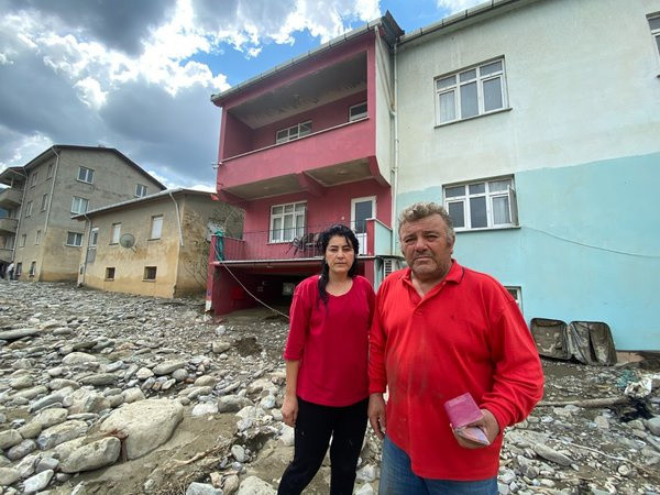 Selde çatıda ölüm kalım savaşı verdiler: Cesetlerimiz birlikte bulunsun halatları belimize bağladık - Resim: 2