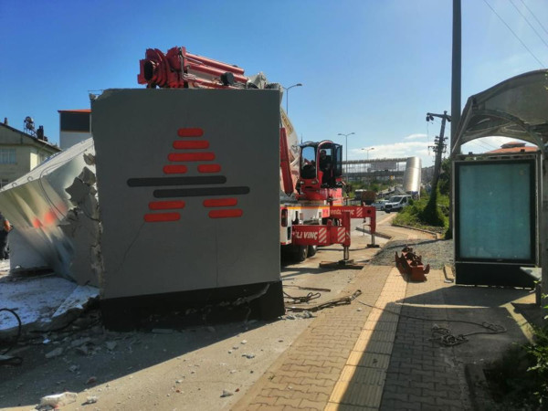 Zonguldak'ta bir anda vinçten düştü! Faciadan dönüldü - Resim: 0