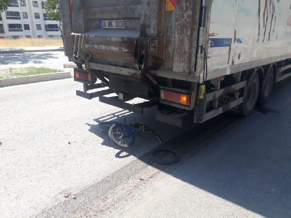 Elazığ'da 13 yaşındaki çocuk kamyon altında kaldı! Kahreden haber geldi - Resim: 0