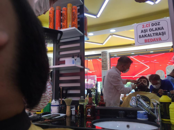 Adana'da kapıdaki ilanı görenler akın etti! Belgeleyenlere bedava - Resim: 1