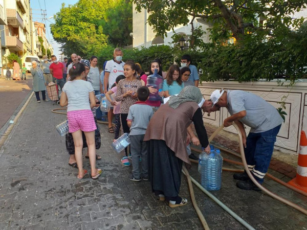 Tekirdağ'da rezaletin böylesi pes dedirtti! Uzun kuyruklar oluştu: Arıyoruz açmıyorlar. - Resim: 1