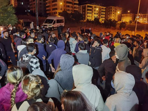 Sabaha kadar sürdü! Tunceli'de öğrenciler 4 arkadaşları için eylem yaptılar - Resim: 1