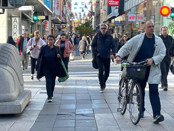 İsveç tüm covid-19 önlemlerini kaldırdı: Bütün silahları tam bırakmış değiliz - Resim: 0