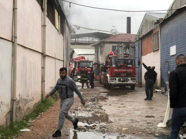 Bursa'da fabrikada korkutan yangın! Dumanlar gökyüzünü sardı - Resim: 0