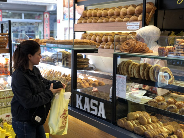 İstanbul'da fırıncılar kararı beklemeden ekmeğe zam yaptı: Vatandaşın tepki vereceğini düşünmüyorum - Resim: 2