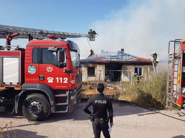 Kayseri'de babasıyla tartıştı oturdukları evi yakıp kaçtı! Polis her yerde arıyor - Resim: 0