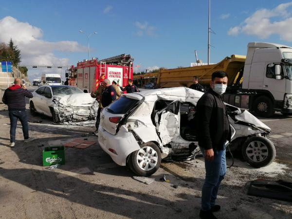 Tuzla'da trafik ışıklarında feci kaza! 1 kişi öldü 4 yaralı var - Resim: 0
