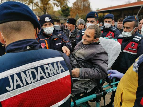 Bursa'da 14 saat sonra bulundu! Asker sırtında ambulansa taşıdı - Resim: 0