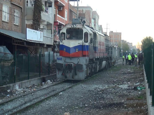 Diyarbakır'da trenin çarptığı genç hayatını kaybetti! Ailesi kahroldu - Resim: 0