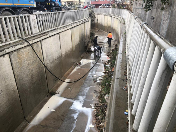 İstanbul'da derede akan beyaz madde paniği! Sebebi ortaya çıktı - Resim: 0