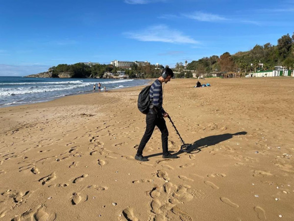 Antalya'da define avcıları sahile akın etti: Bakın neler buldu: 2 gün önce... - Resim: 0