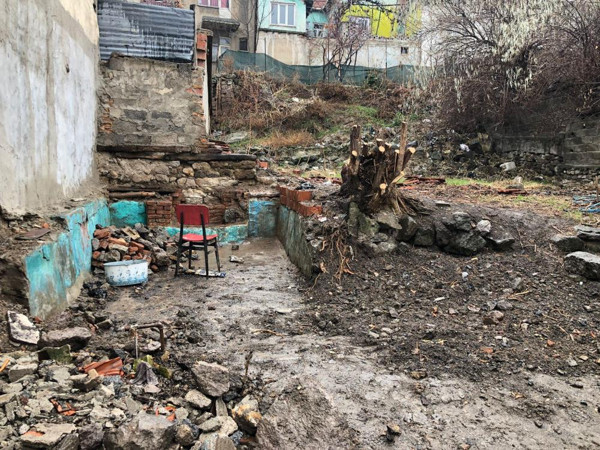 Son günlerin en ilginç olayı! Afyonkarahisar’da bahçesine yapılanı görünce şaştı kaldı - Resim: 1