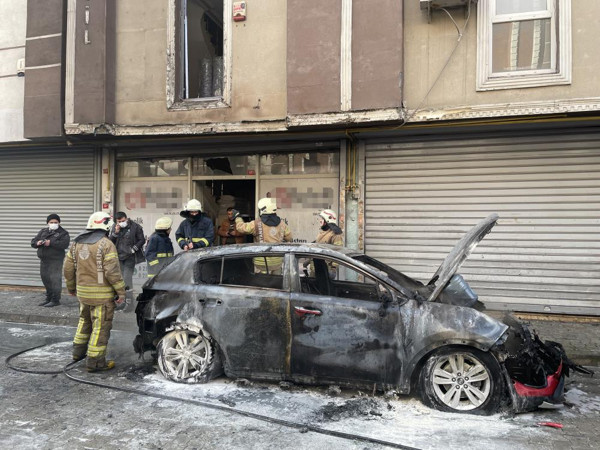 İstanbul'da LPG tankı patlayan araç alev alev yandı - Resim: 0