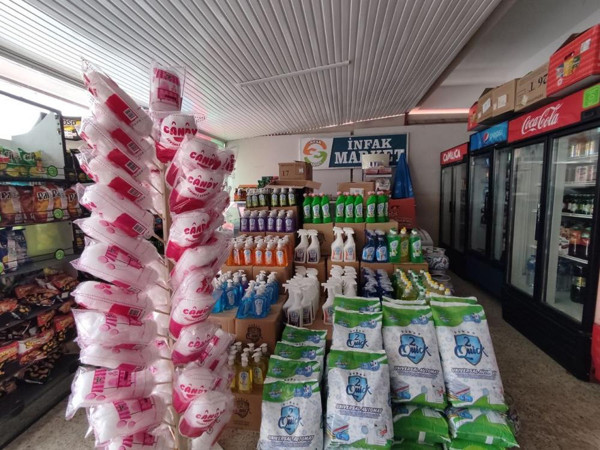 Ankara'da 'biz paranın değil bu milletin kölesiyiz' diyen esnaf her şeyi maliyetine satıyor - Resim: 0