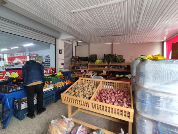 Ankara'da 'biz paranın değil bu milletin kölesiyiz' diyen esnaf her şeyi maliyetine satıyor - Resim: 1