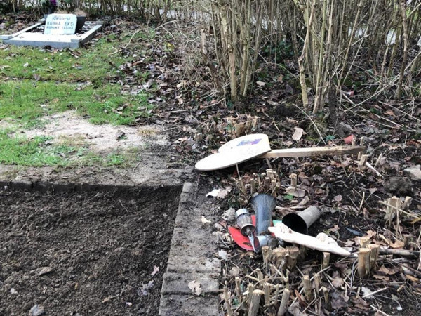 Almanya'da Müslüman mezarlığına çirkin saldırı! Yeni yıla girdikten sonra gerçekleşti - Resim: 1