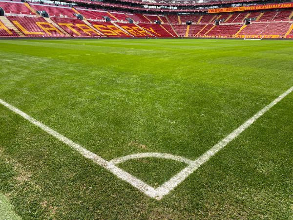 Nef Stadyumu'nun zemini Galatasaray-Trabzonspor maçına hazır - Resim: 0